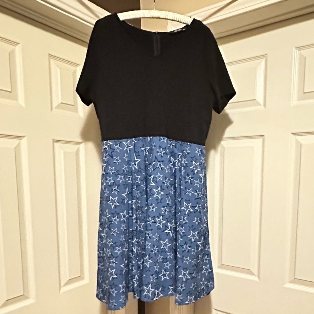 Midi length dress with pockets! Great for both Work and date night.